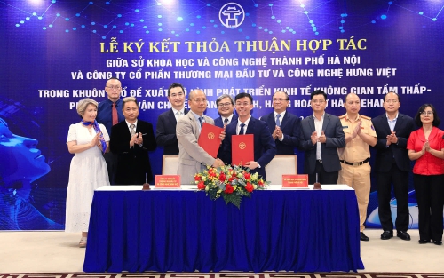 Ký thỏa thuận hợp tác thử nghiệm có kiểm soát đề xuất mô hình phương tiện vận chuyển hành khách, hàng hóa tự hành